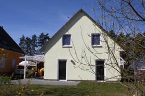 K83 - Modernes Ferienhaus mit Aussensauna und Sonnenterrasse am See in Roebel